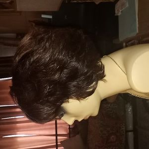 Short layered med. Reddish  brown 100% Human Hair wig. New withour tags.